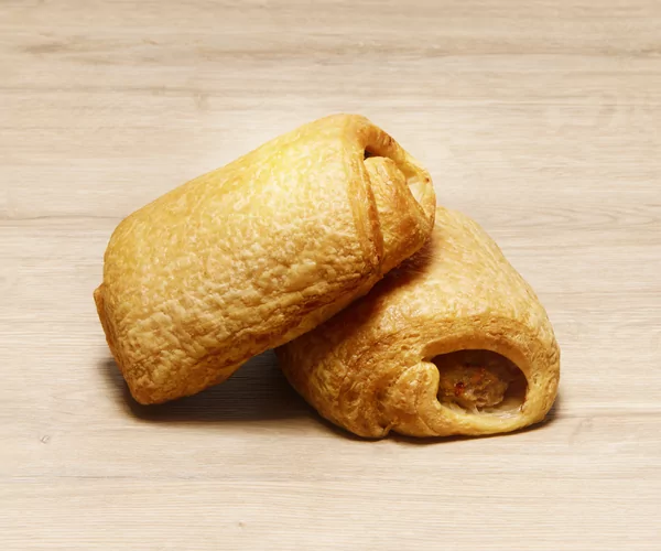 Worstenbroodje schilferdeeg gehakt