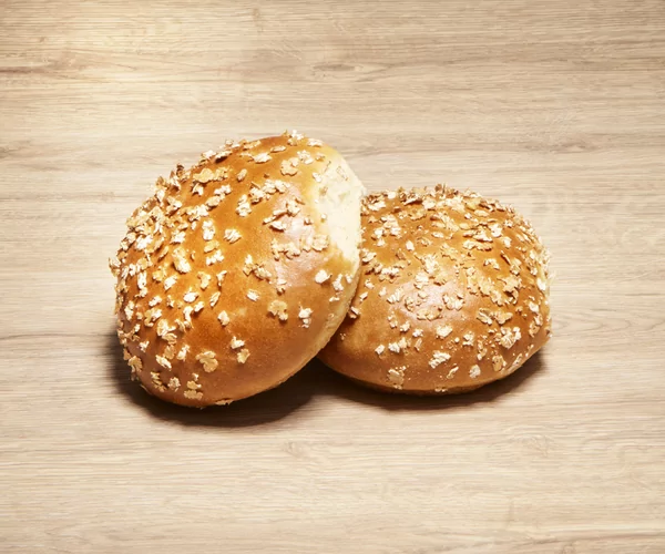 Hamburgerbroodje rond geplette tarwe